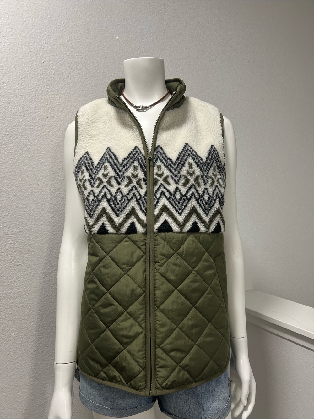 NWT - Maurices Olive Green Sherpa cabin|outdoor Quilted Full Zip Vest - Size M
